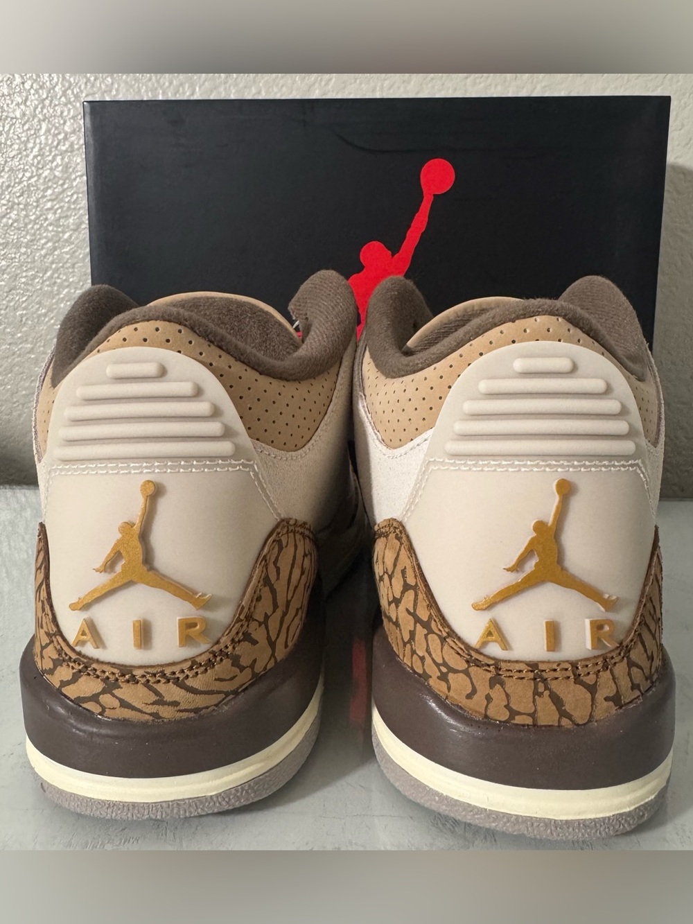 Youth Nike Air Jordan 3 Retro in Orewood Brown / Metallic Gold in Size 6.5 - Picture 2 of 5